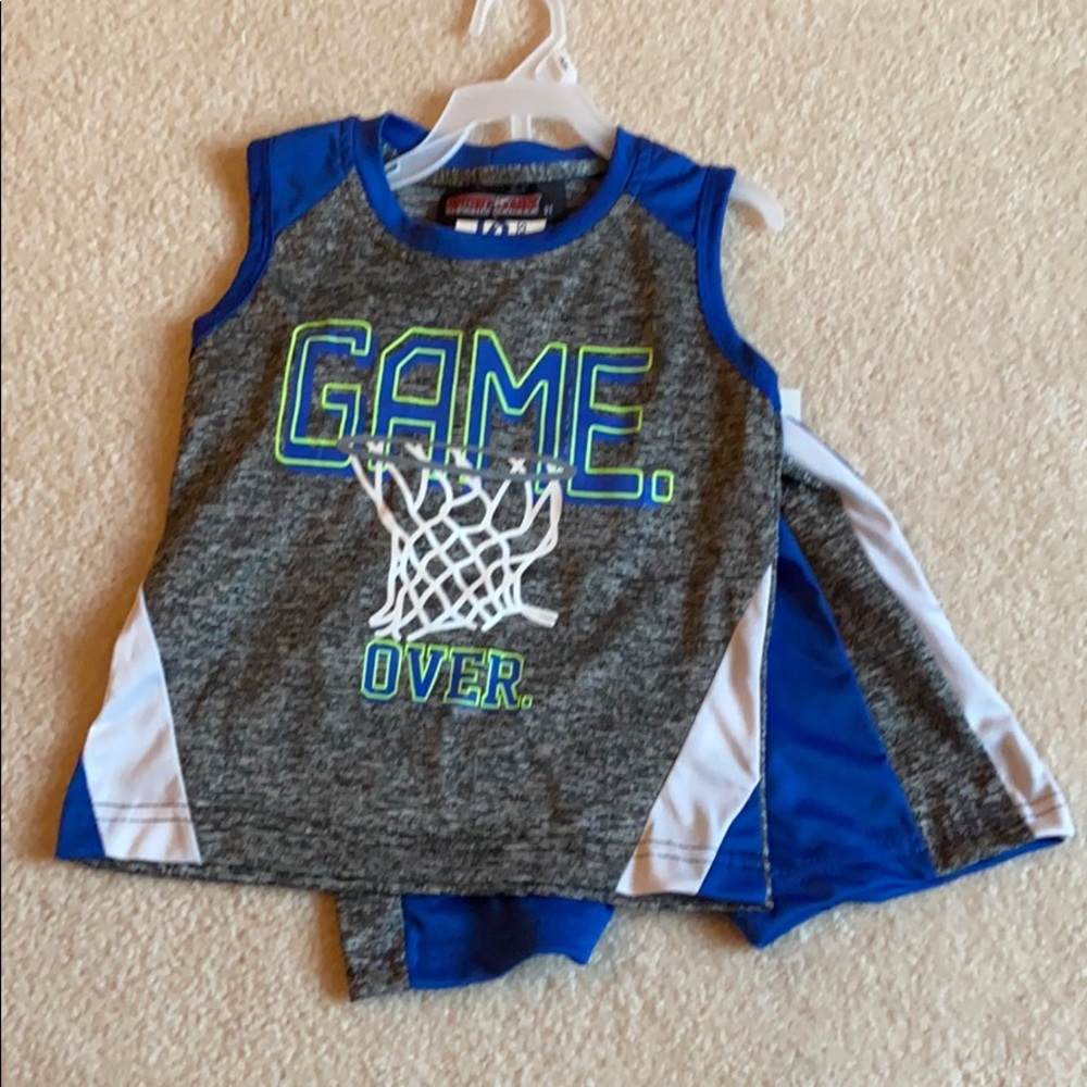 Sleeveless shirt and shorts set